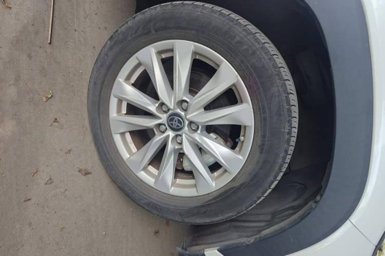 Used Toyota Corolla Cross 2023 Dual-Motor 2.0L Pioneer Edition Right Front Wheel Hub
