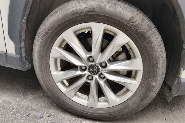 Used Toyota Corolla Cross 2023 Dual-Motor 2.0L Pioneer Edition Right Front Wheel Hub