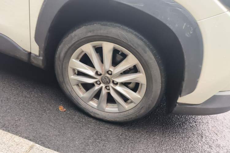 Used Toyota Corolla Cross 2023 Dual-Motor 2.0L Elite Edition Right Front Wheel Hub