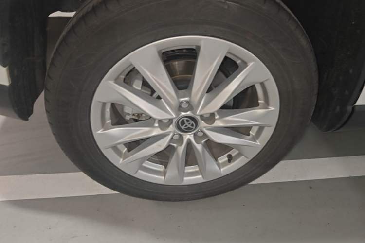Used Toyota Corolla Cross 2023 2.0L Pioneer Edition Right Rear Wheel Hub