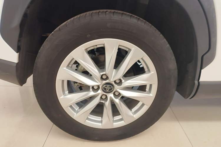 Used Toyota Corolla Cross 2023 Dual-Motor 2.0L Pioneer Edition Right Rear Wheel Hub
