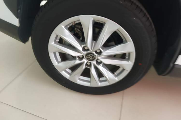 Used Toyota Corolla Cross 2023 2.0L Pioneer Edition Right Rear Wheel Hub