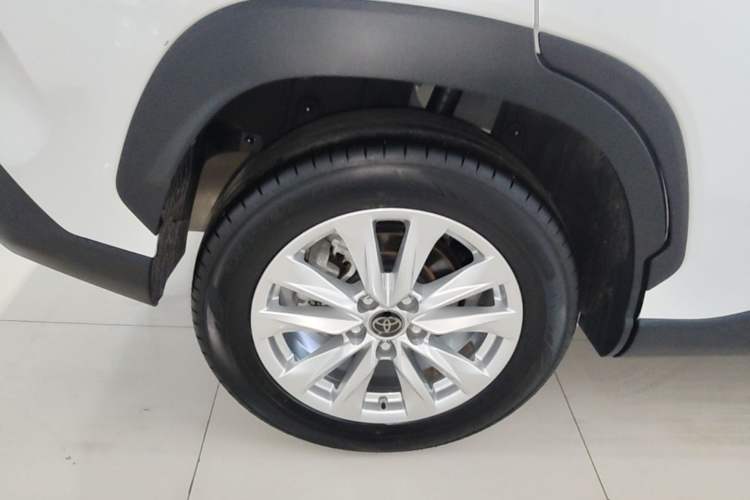 Used Toyota Corolla Cross 2023 2.0L Elite Edition Right Rear Wheel Hub