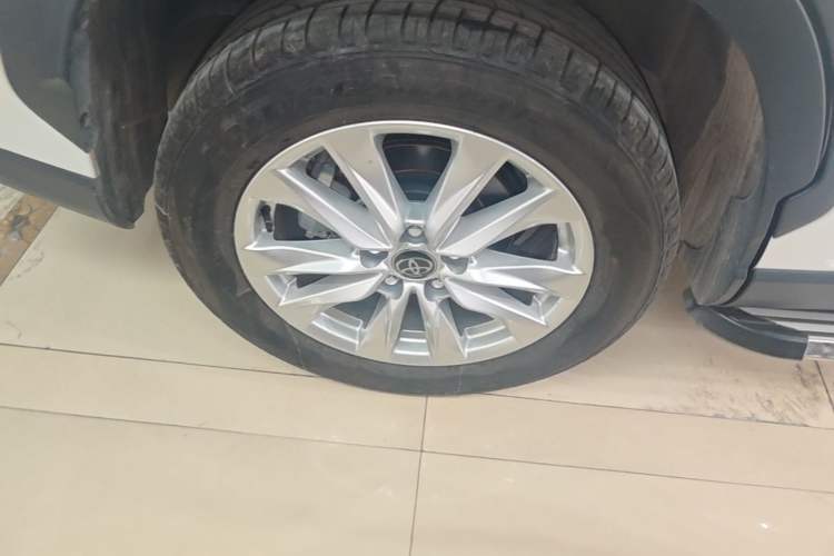 Used Toyota Corolla Cross 2023 2.0L Elite Edition Right Rear Wheel Hub