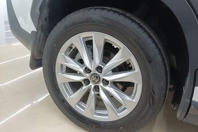 Used Toyota Corolla Cross 2023 2.0L Elite Edition Right Rear Wheel Hub