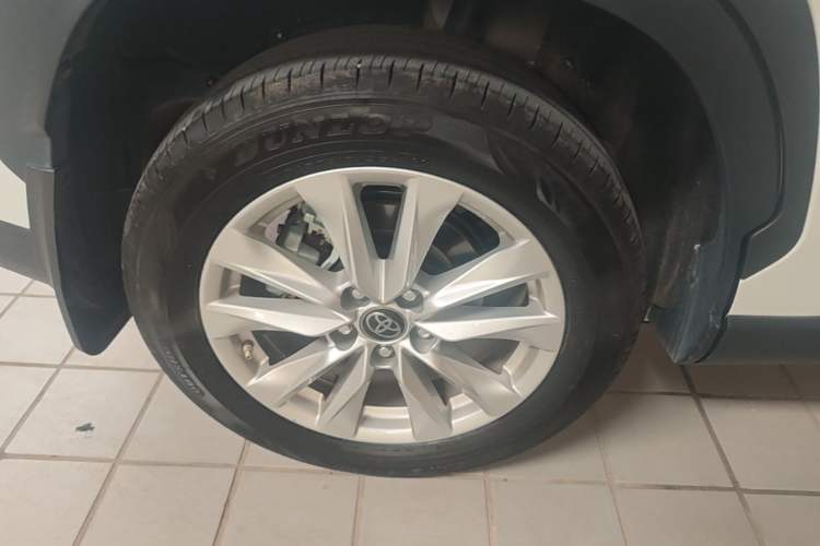Used Toyota Corolla Cross 2023 2.0L Pioneer Edition Right Rear Wheel Hub