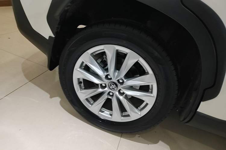 Used Toyota Corolla Cross 2023 2.0L Pioneer Edition Right Rear Wheel Hub
