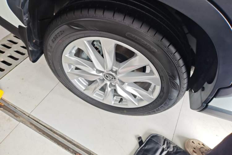 Used Toyota Corolla Cross 2023 2.0L Pioneer Edition Right Rear Wheel Hub