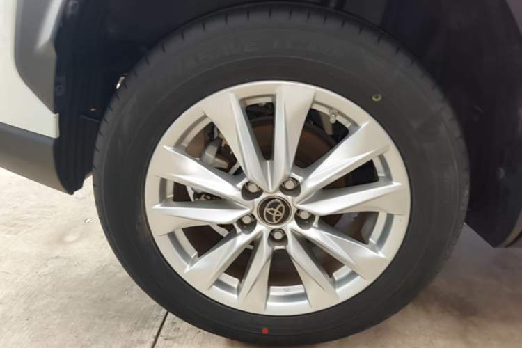Used Toyota Corolla Cross 2023 2.0L Pioneer Edition Right Rear Wheel Hub