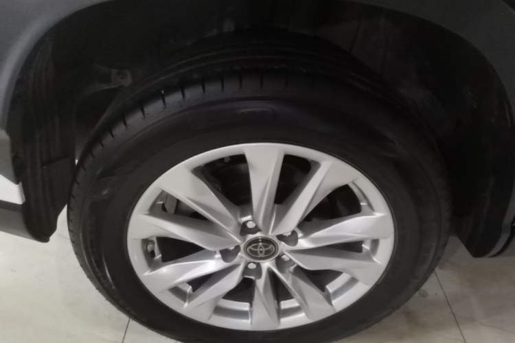 Used Toyota Corolla Cross 2023 2.0L Pioneer Edition Right Rear Wheel Hub