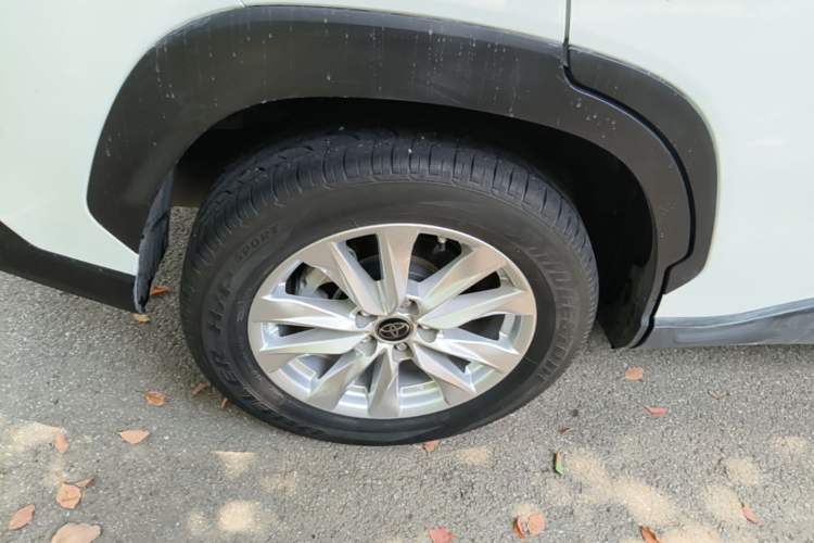 Used Toyota Corolla Cross 2023 2.0L Elite Edition Right Rear Wheel Hub
