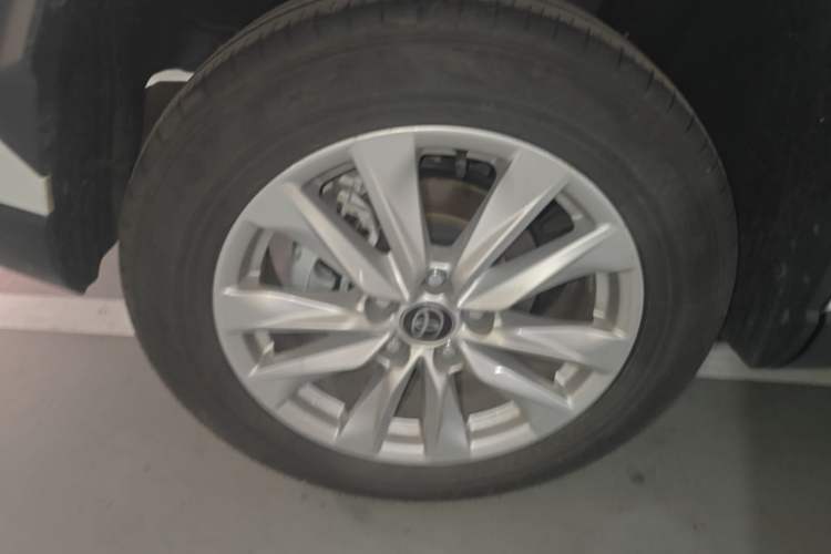 Used Toyota Corolla Cross 2023 2.0L Pioneer Edition Right Rear Wheel Hub