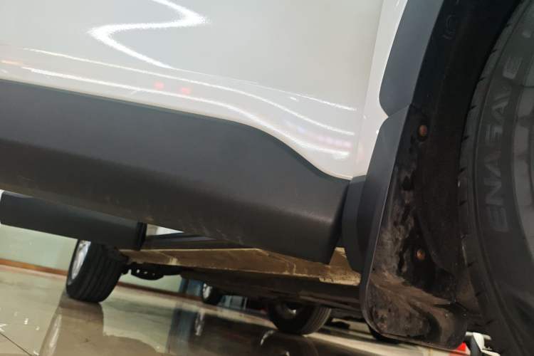 Used Toyota Corolla Cross 2023 2.0L Elite Edition Right Side Sill