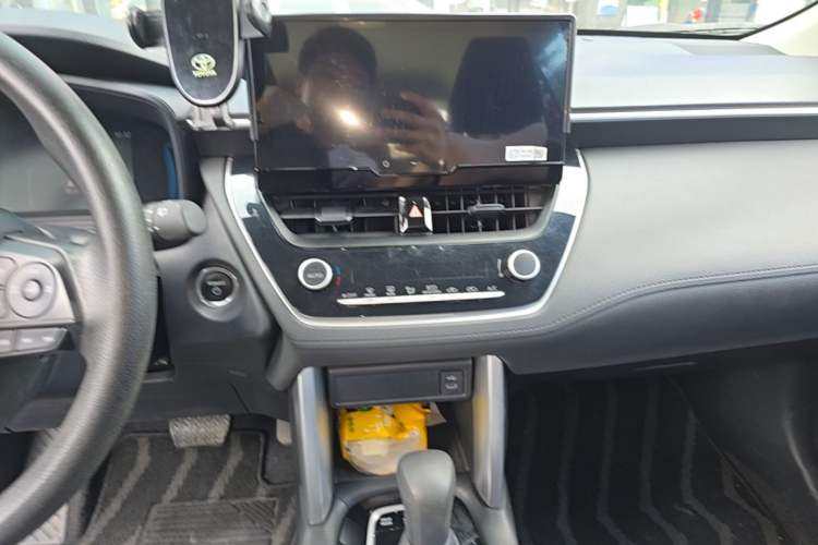 Used Toyota Corolla Cross 2024 2.0L Smart Electric Hybrid Dual-Engine Pioneer Edition Audio And AC Panel