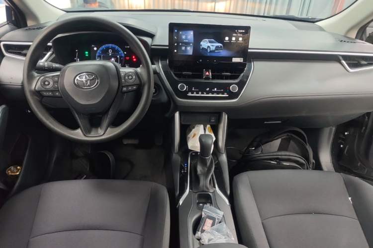 Used Toyota Corolla Cross 2024 2.0L Elite Edition Center Console
