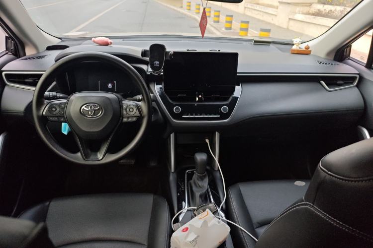 Used Toyota Corolla Cross 2024 2.0L Smart Electric Hybrid Dual-Engine Pioneer Edition Center Console