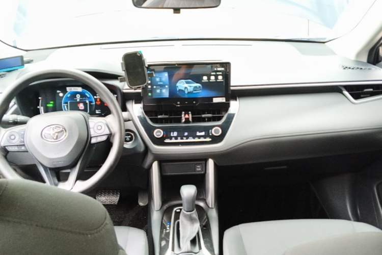 Used Toyota Corolla Cross 2024 2.0L Smart Electric Hybrid Dual-Engine Pioneer Edition Center Console
