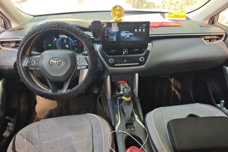 Used Toyota Corolla Cross 2024 2.0L Smart Electric Hybrid Dual-Engine Pioneer Edition Center Console