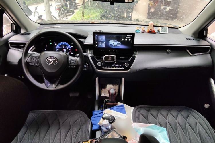 Used Toyota Corolla Cross 2024 2.0L Elite Edition Center Console