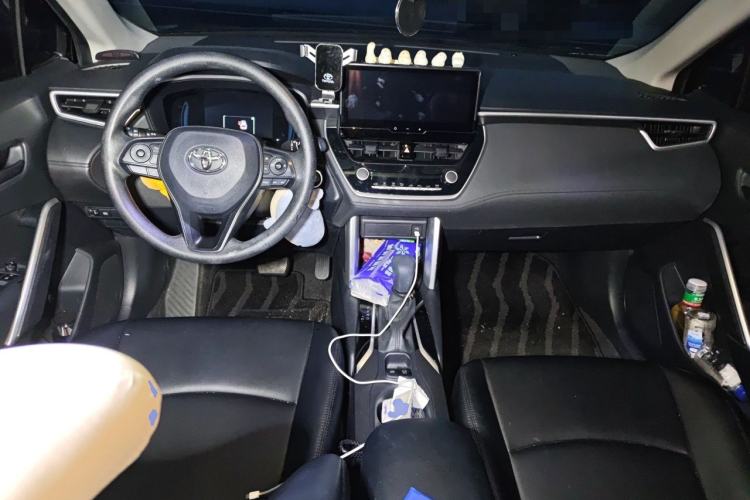 Used Toyota Corolla Cross 2024 2.0L Elite Edition Center Console