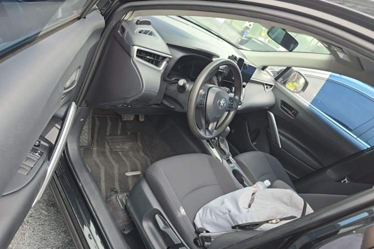 Used Toyota Corolla Cross 2024 2.0L Smart Electric Hybrid Dual-Engine Pioneer Edition Driver Seat