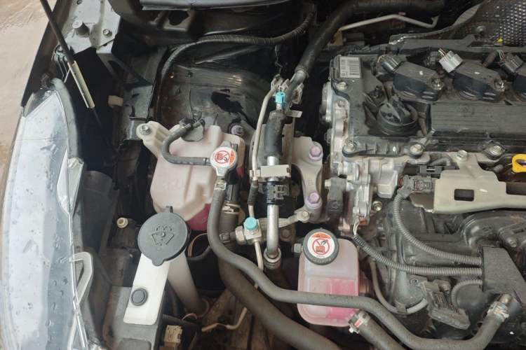Used Toyota Corolla Cross 2024 2.0L Smart Electric Hybrid Dual-Engine Elite Edition Engine Bay Right