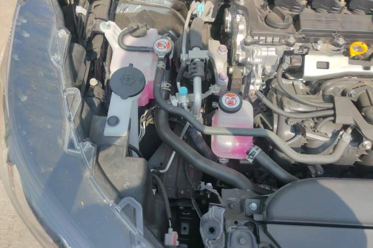 Used Toyota Corolla Cross 2024 2.0L Smart Electric Hybrid Dual-Engine Pioneer Edition Engine Bay Right