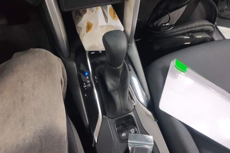 Used Toyota Corolla Cross 2024 2.0L Elite Edition Gear Lever