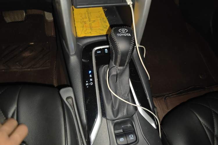 Used Toyota Corolla Cross 2024 2.0L Elite Edition Gear Lever