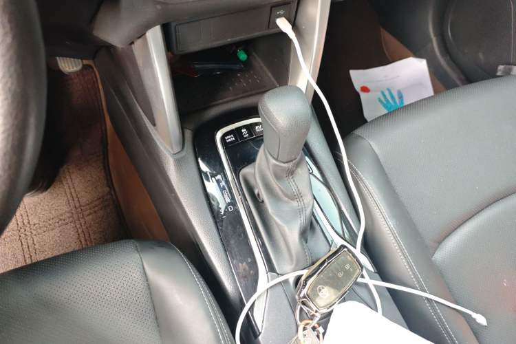 Used Toyota Corolla Cross 2024 2.0L Smart Electric Hybrid Dual-Engine Pioneer Edition Gear Lever