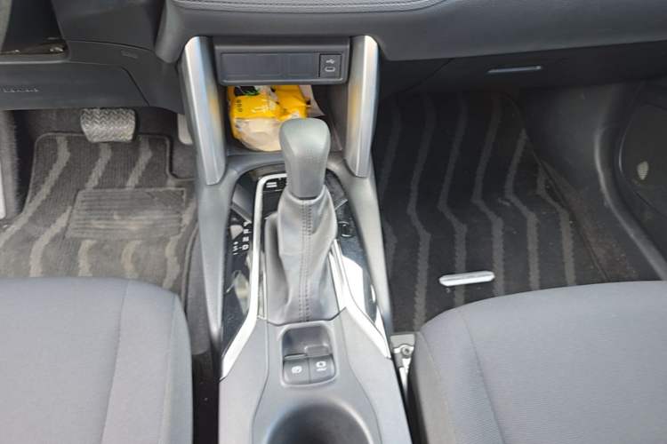 Used Toyota Corolla Cross 2024 2.0L Smart Electric Hybrid Dual-Engine Pioneer Edition Gear Lever