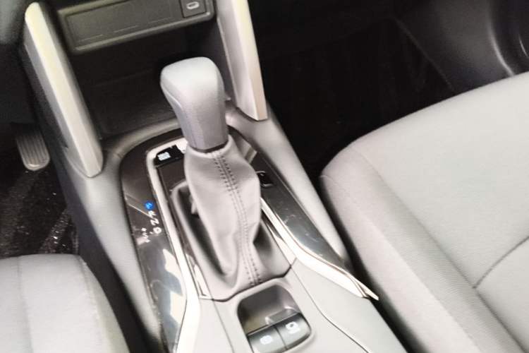 Used Toyota Corolla Cross 2024 2.0L Smart Electric Hybrid Dual-Engine Pioneer Edition Gear Lever