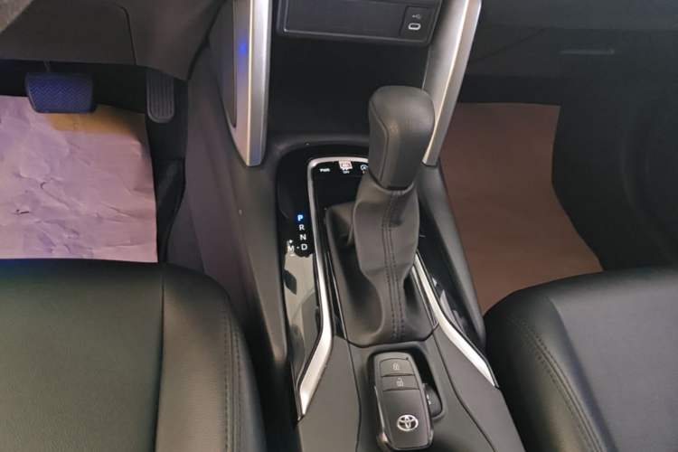 Used Toyota Corolla Cross 2024 2.0L Elite Edition Gear Lever