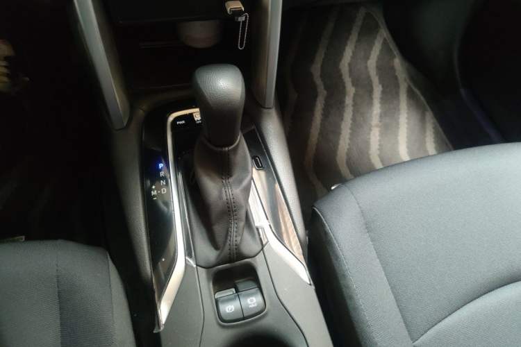 Used Toyota Corolla Cross 2024 2.0L Elite Edition Gear Lever