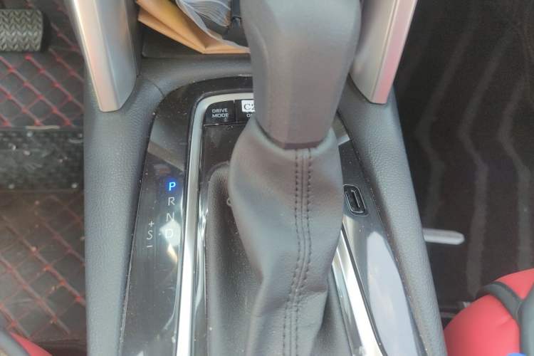 Used Toyota Corolla Cross 2024 2.0L Smart Electric Hybrid Dual-Engine Pioneer Edition Gear Lever