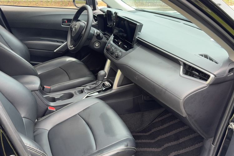 Used Toyota Corolla Cross 2024 2.0L Pioneer Edition Interior 2