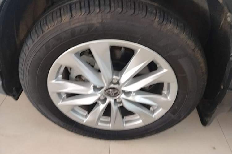 Used Toyota Corolla Cross 2024 2.0L Pioneer Edition Left Front Wheel Hub