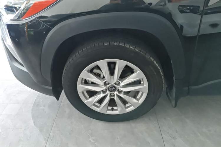 Used Toyota Corolla Cross 2024 2.0L Elite Edition Left Front Wheel Hub