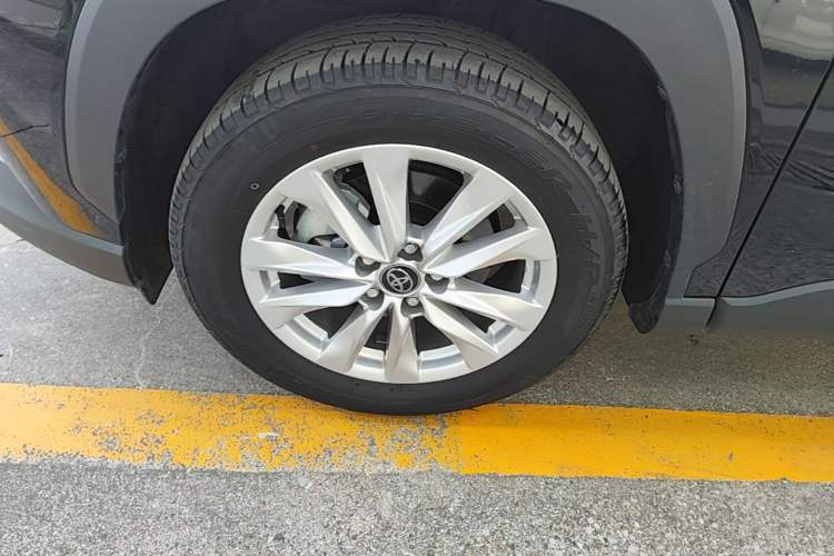 Used Toyota Corolla Cross 2024 2.0L Elite Edition Left Front Wheel Hub