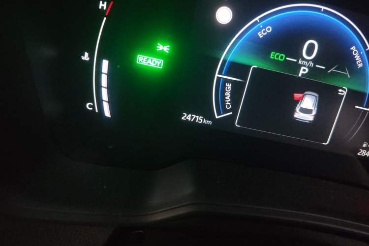 Used Toyota Corolla Cross 2024 2.0L Smart Electric Hybrid Dual-Engine Elite Edition Odometer Close Up