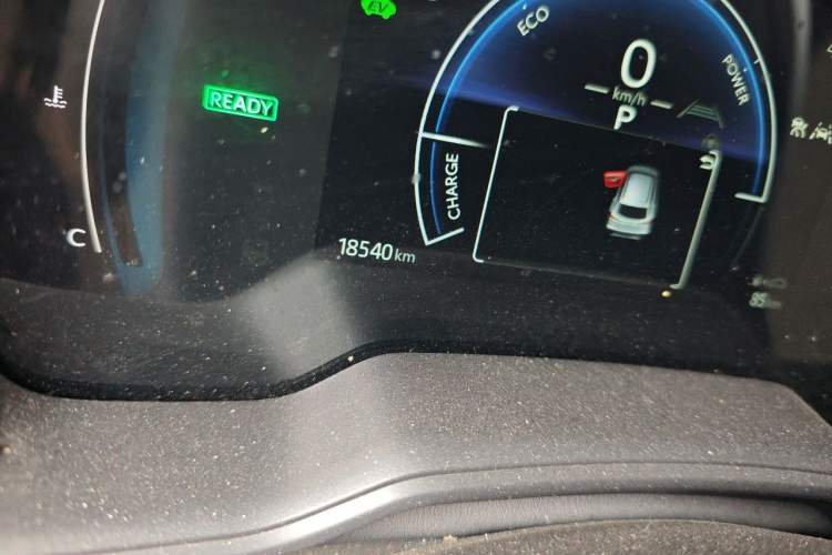 Used Toyota Corolla Cross 2024 2.0L Smart Electric Hybrid Dual-Engine Pioneer Edition Odometer Close Up