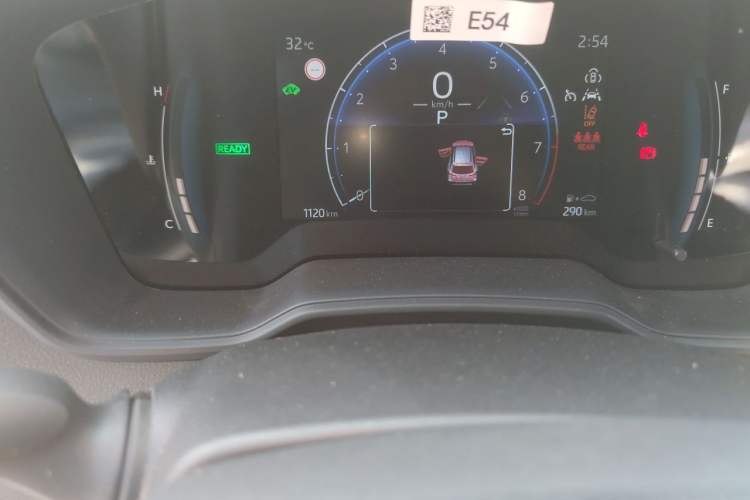 Used Toyota Corolla Cross 2024 2.0L Smart Electric Hybrid Dual-Engine Pioneer Edition Odometer Close Up
