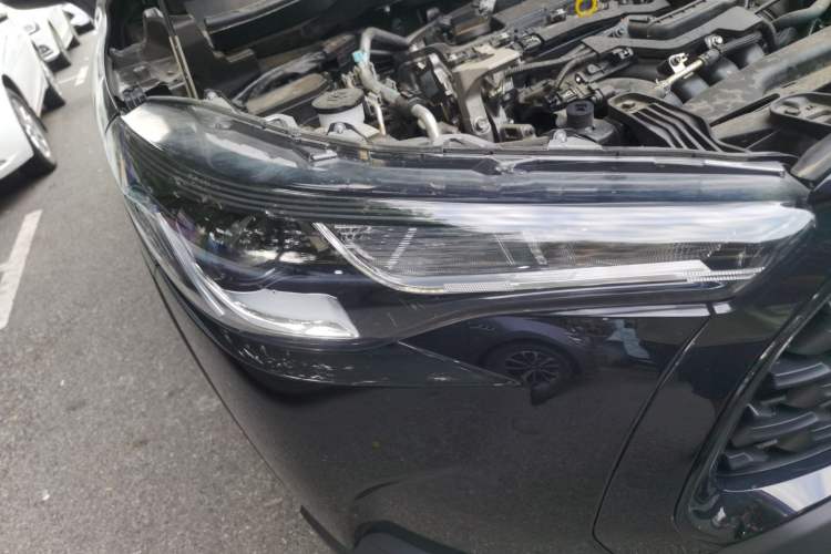 Used Toyota Corolla Cross 2024 2.0L Pioneer Edition Right Front Headlight