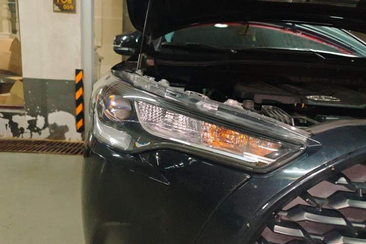 Used Toyota Corolla Cross 2024 2.0L Pioneer Edition Right Front Headlight