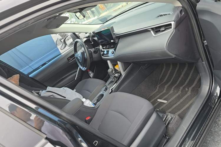 Used Toyota Corolla Cross 2024 2.0L Smart Electric Hybrid Dual-Engine Pioneer Edition Right Front Seat