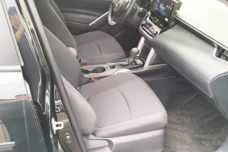Used Toyota Corolla Cross 2024 2.0L Smart Electric Hybrid Dual-Engine Pioneer Edition Right Front Seat