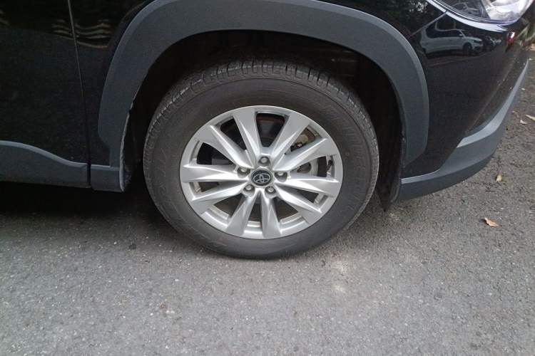 Used Toyota Corolla Cross 2024 2.0L Pioneer Edition Right Front Wheel Hub