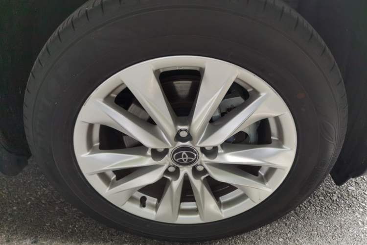 Used Toyota Corolla Cross 2024 2.0L Pioneer Edition Right Front Wheel Hub