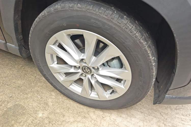 Used Toyota Corolla Cross 2024 2.0L Elite Edition Right Front Wheel Hub