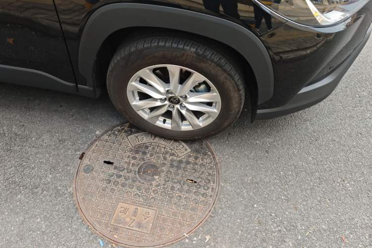 Used Toyota Corolla Cross 2024 2.0L Smart Electric Hybrid Dual-Engine Pioneer Edition Right Front Wheel Hub
